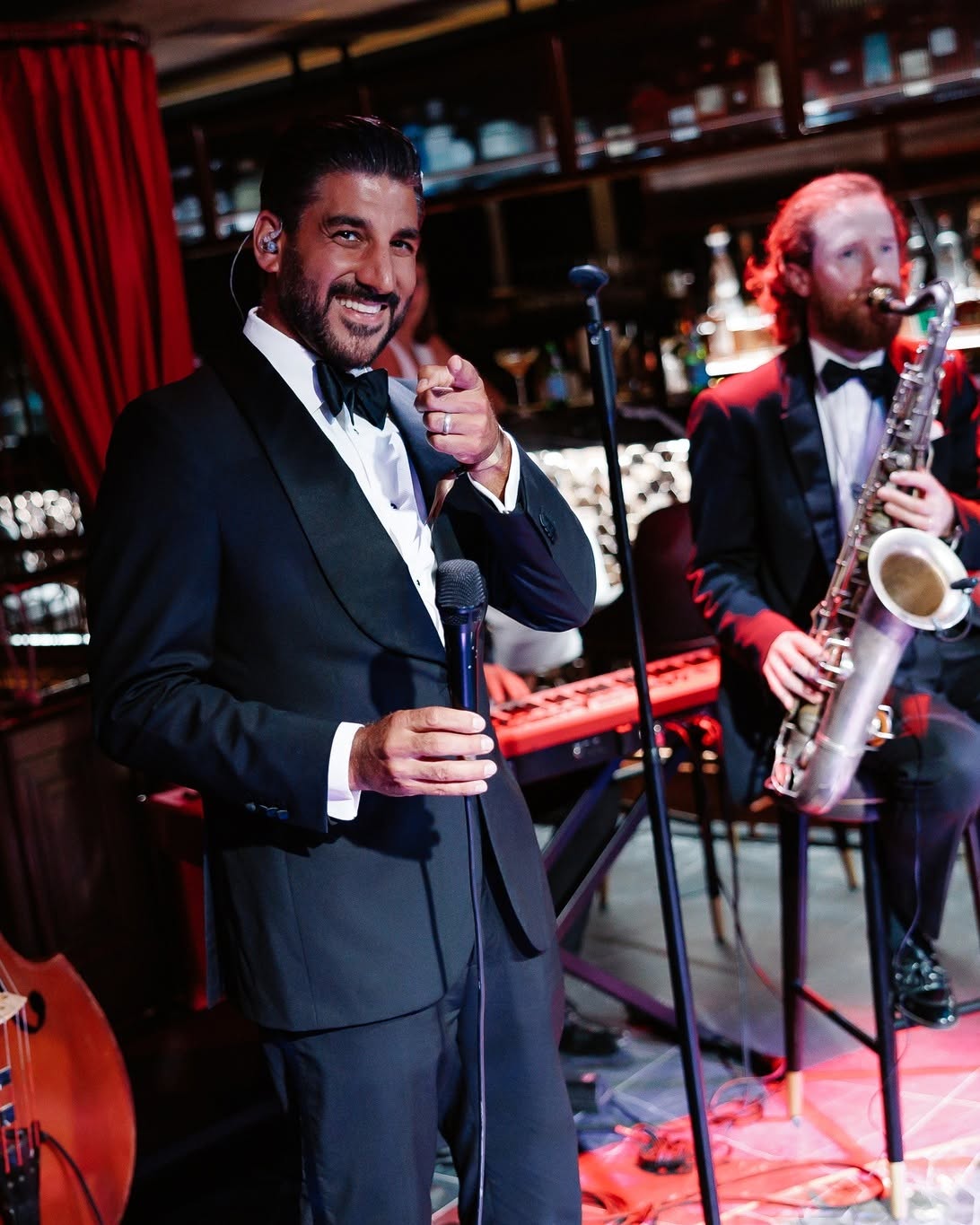 Bombay Club avamine
